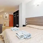 Gallery *